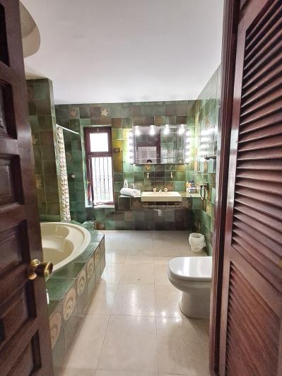 Image No.18-6 Bed Villa / Detached for sale