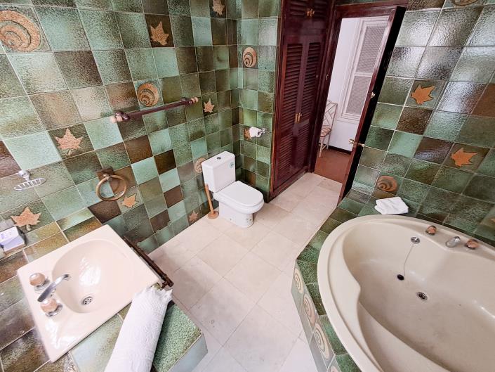 Image No.17-6 Bed Villa / Detached for sale