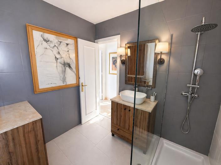 Image No.10-1 Bed Townhouse for sale