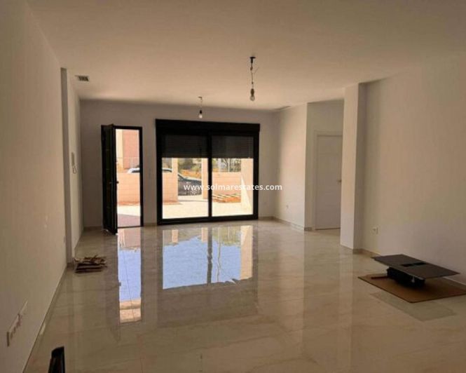 Image No.3-3 Bed House for sale