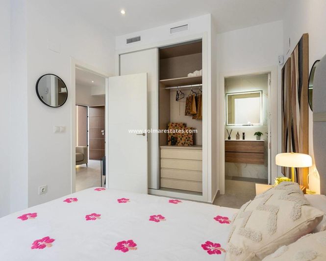 Image No.15-3 Bed Townhouse for sale