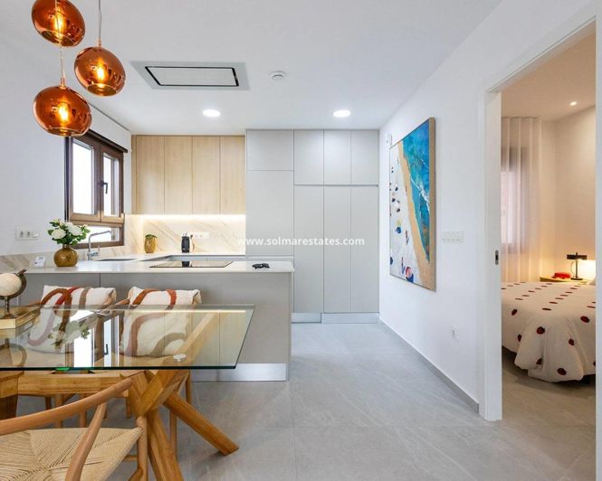 Image No.17-3 Bed Townhouse for sale