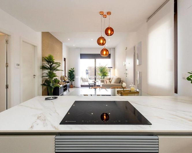 Image No.18-3 Bed Townhouse for sale