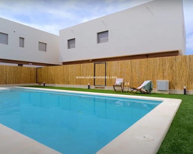 Image No.12-2 Bed Townhouse for sale