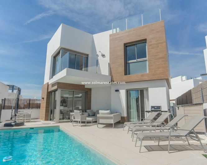 Image No.1-4 Bed Villa for sale