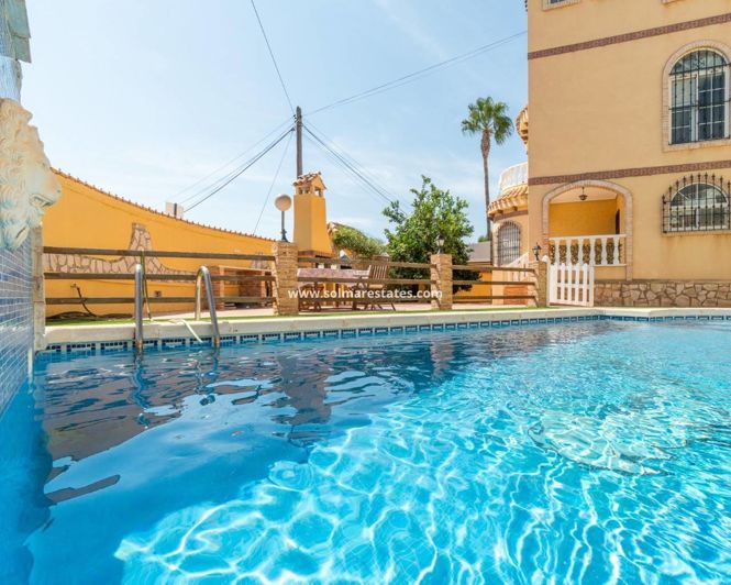 Image No.1-5 Bed Villa for sale