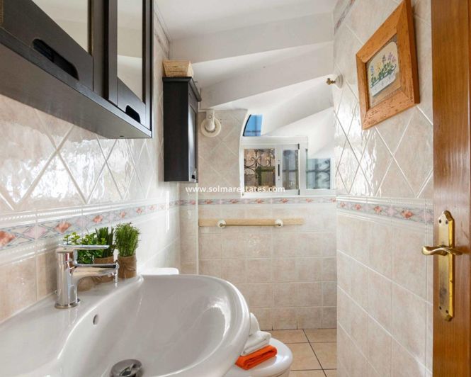 Image No.10-5 Bed Villa for sale