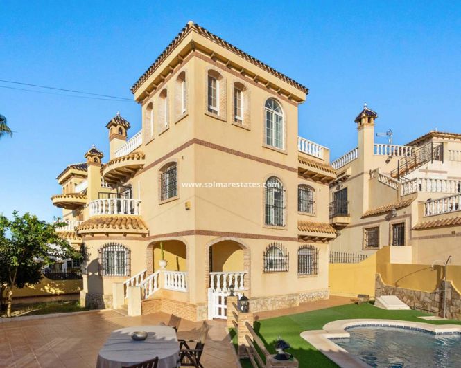 Image No.3-Villa de 5 chambres à vendre à Playa Flamenca
