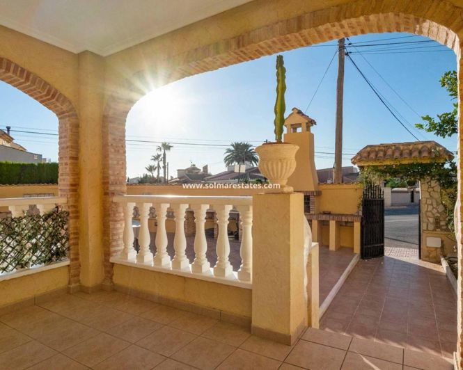 Image No.5-Villa de 5 chambres à vendre à Playa Flamenca