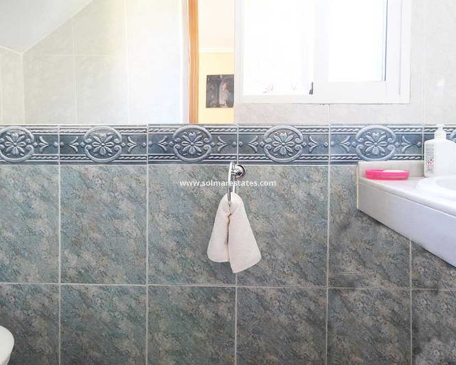 Image No.5-2 Bed House for sale