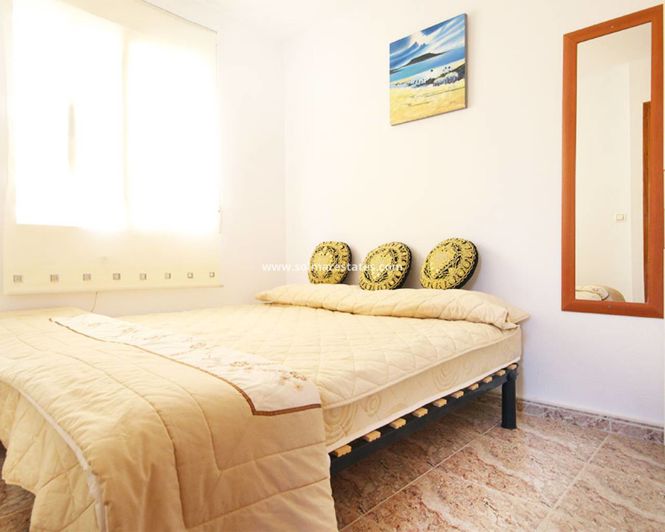 Image No.8-2 Bed House for sale