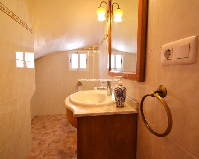 Image No.10-3 Bed House for sale