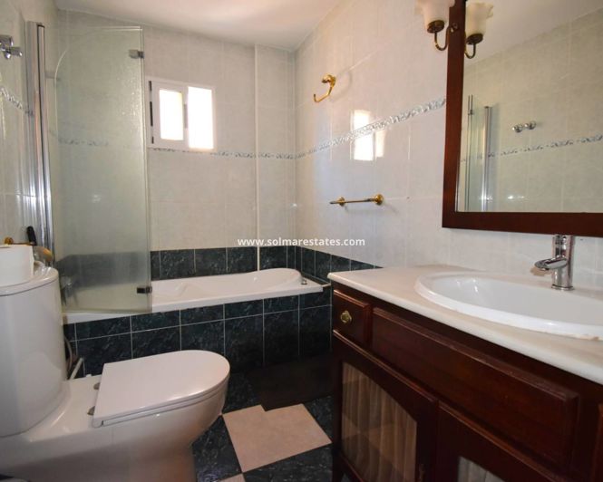 Image No.11-3 Bed House for sale