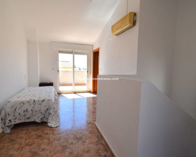 Image No.12-3 Bed House for sale