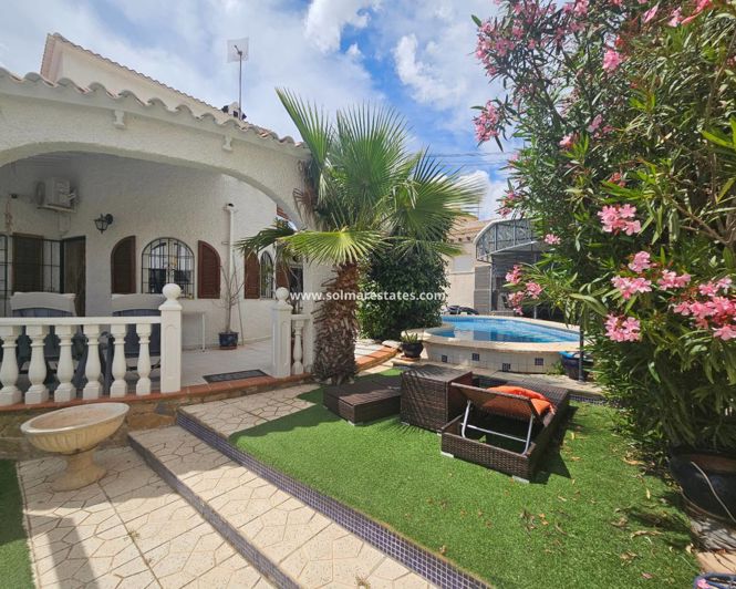 Image No.1-4 Bed Villa for sale