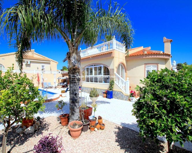 Image No.1-3 Bed Villa for sale