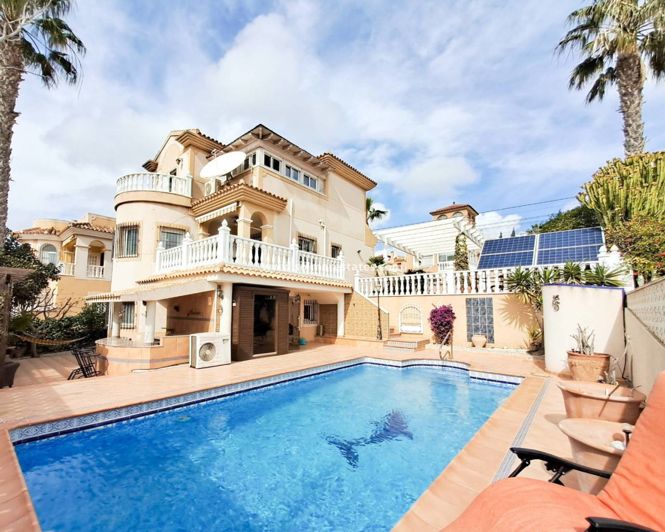 Image No.1-4 Bed Villa for sale