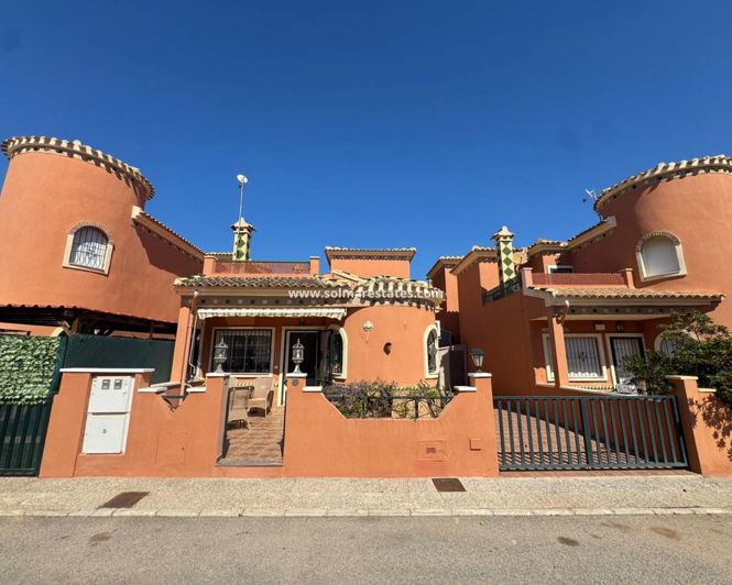 Image No.1-Villa de 2 chambres à vendre à Playa Flamenca