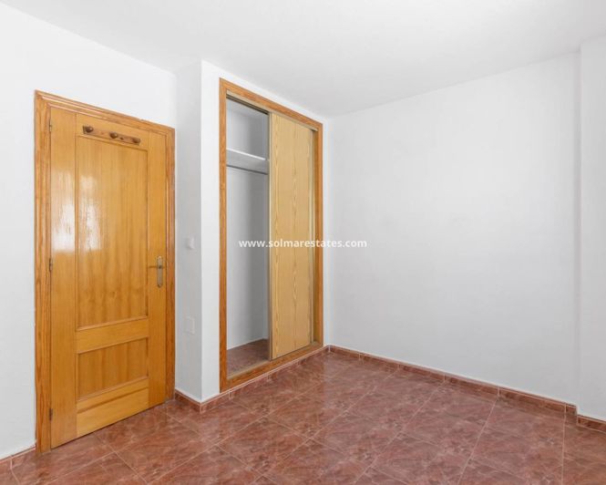 Image No.19-3 Bed Townhouse for sale