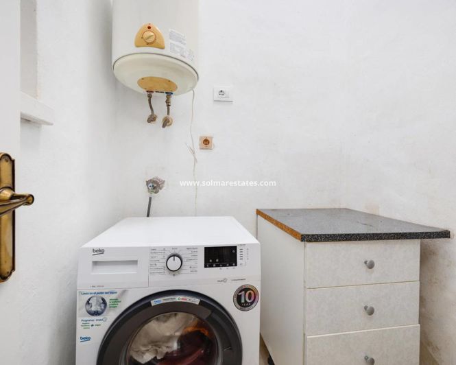 Image No.20-1 Bed Townhouse for sale