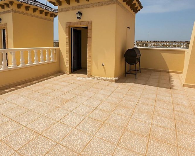 Image No.11-2 Bed Townhouse for sale