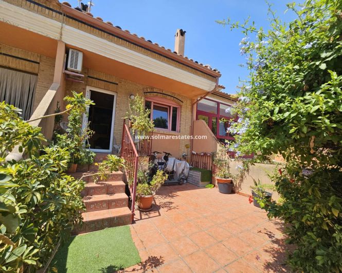 Image No.1-4 Bed Townhouse for sale