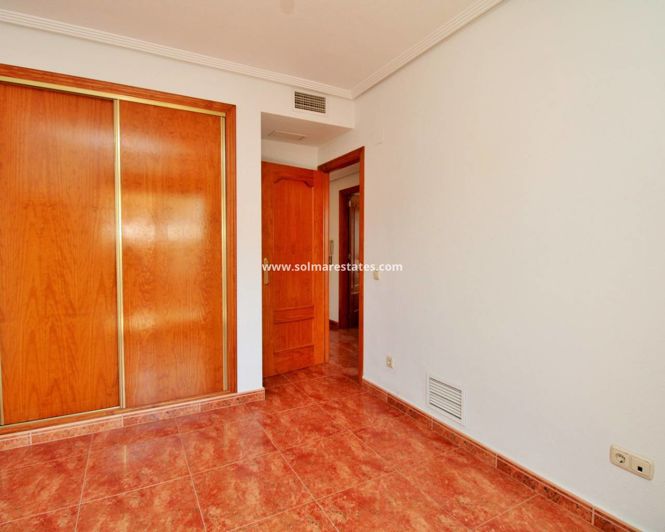 Image No.11-3 Bed House for sale