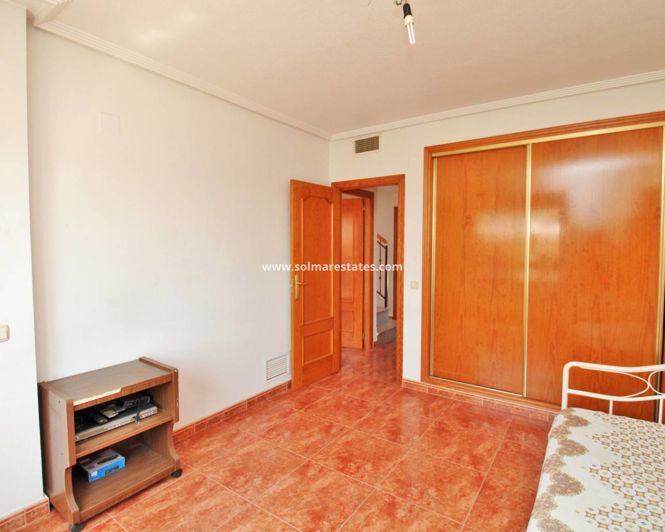 Image No.14-3 Bed House for sale