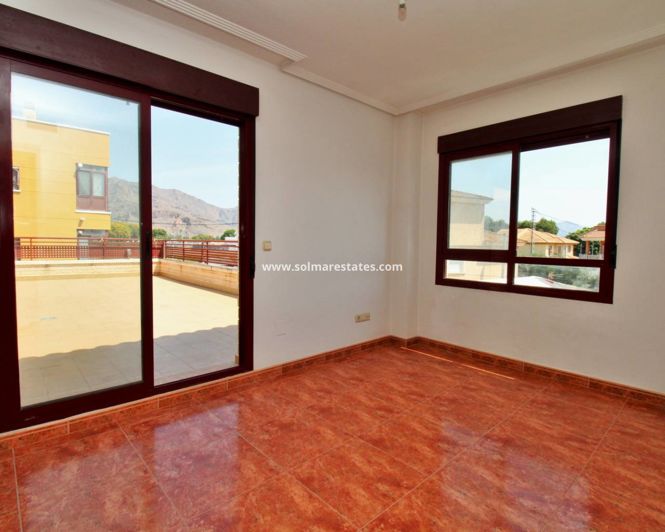 Image No.17-3 Bed House for sale