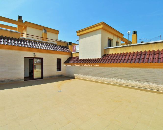 Image No.18-3 Bed House for sale