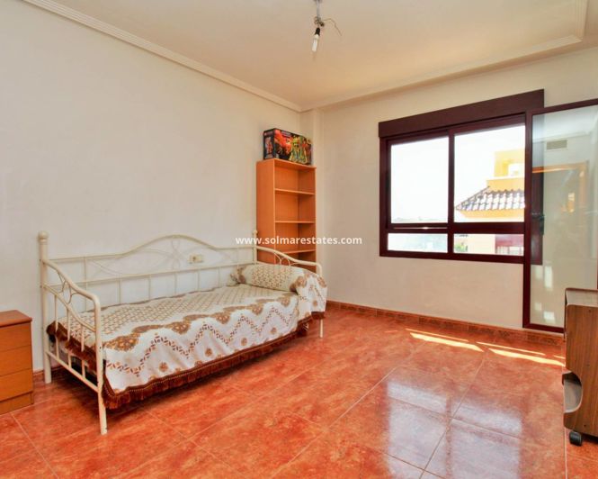 Image No.20-3 Bed House for sale