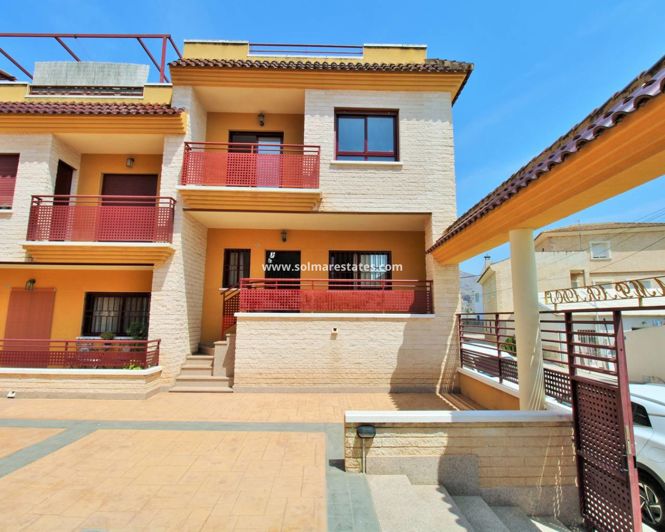 Image No.35-3 Bed House for sale