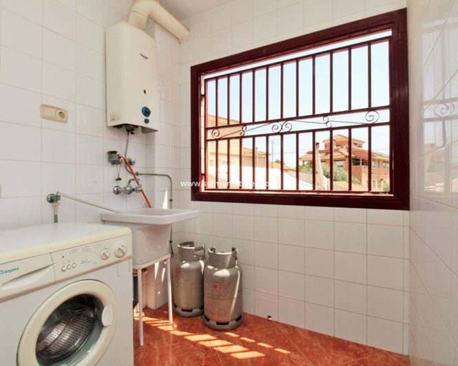 Image No.8-3 Bed House for sale