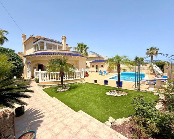 Image No.1-Villa de 3 chambres à vendre à Villamartin