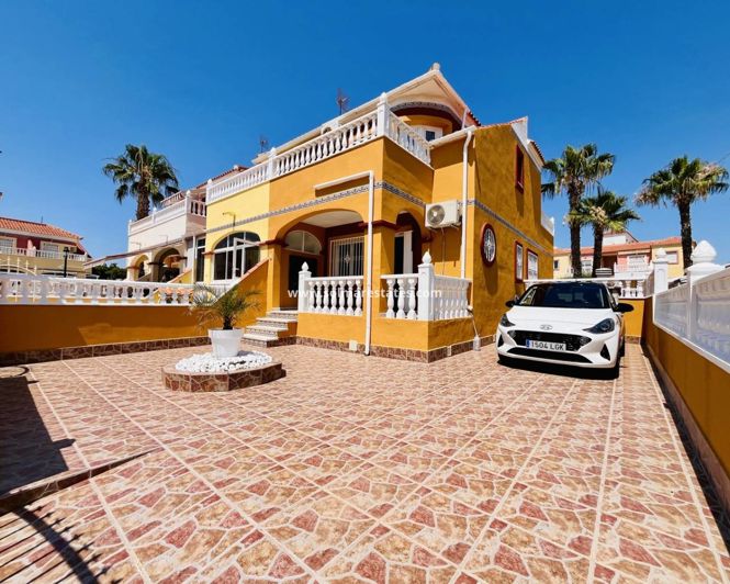 Image No.1-3 Bed Townhouse for sale