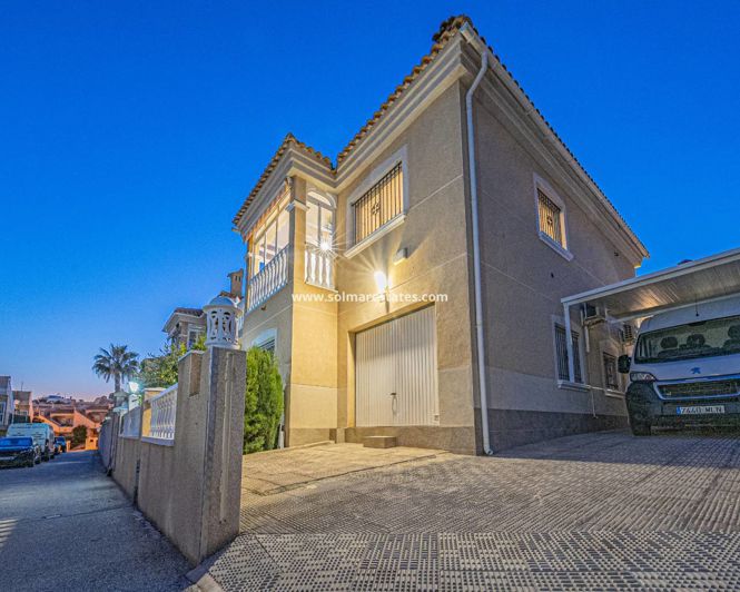 Image No.4-Villa de 4 chambres à vendre à Villamartin