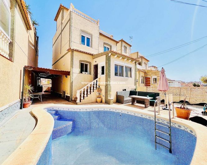 Image No.1-4 Bed Villa for sale
