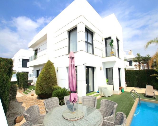 Image No.1-4 Bed Villa for sale