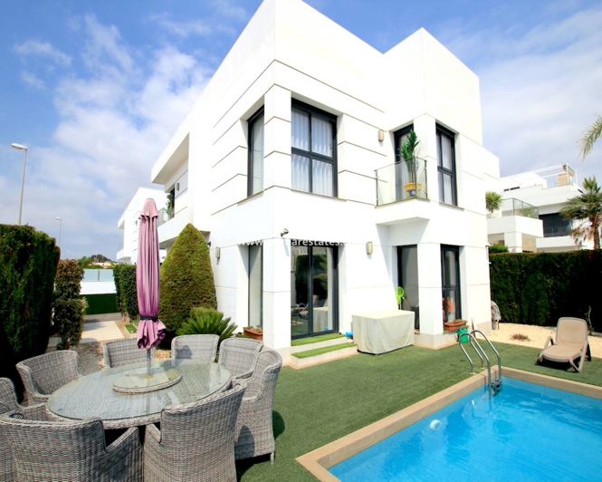 Image No.6-4 Bed Villa for sale