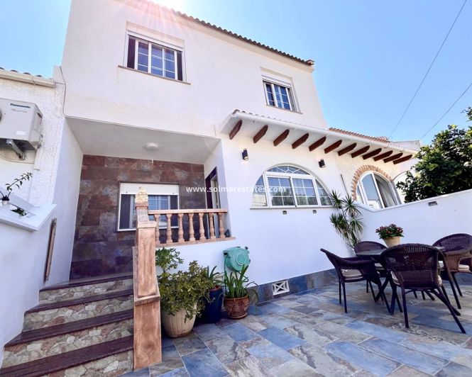 Image No.1-4 Bed Townhouse for sale