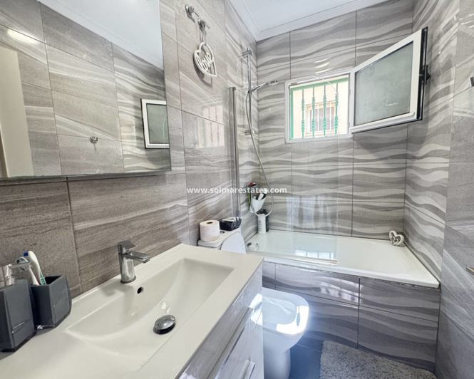 Image No.9-Villa de 4 chambres à vendre à Villamartin