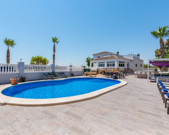 Image No.1-4 Bed Villa for sale