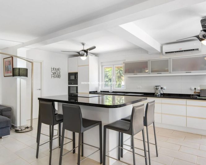 Image No.10-4 Bed Villa for sale