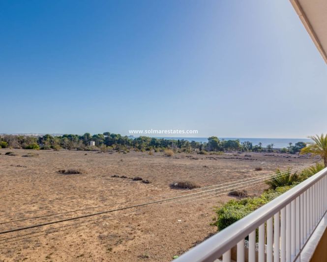 Image No.3-Appartement de 2 chambres à vendre à Punta Prima