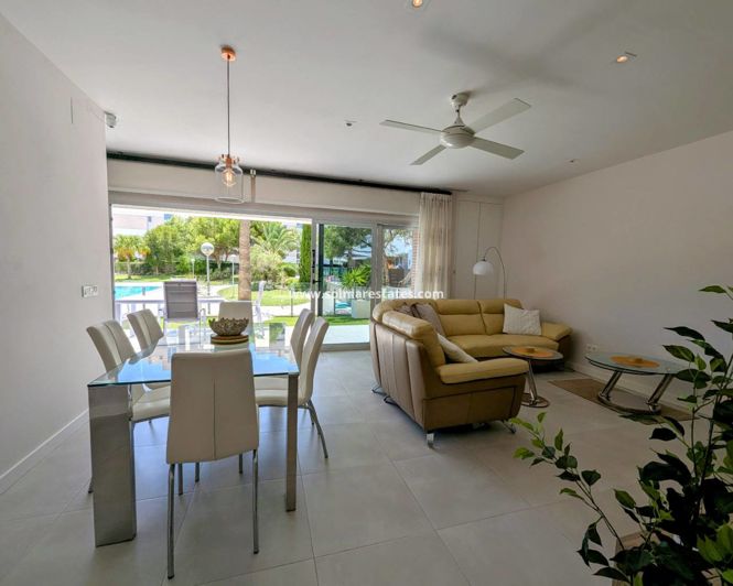 Image No.25-3 Bed Apartment for sale