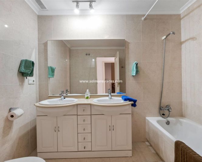 Image No.16-3 Bed Townhouse for sale