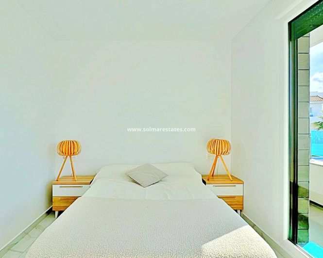 Image No.16-3 Bed Townhouse for sale