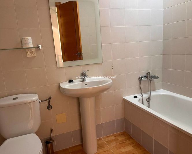 Image No.12-3 Bed Townhouse for sale