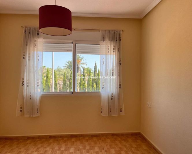 Image No.19-3 Bed Townhouse for sale