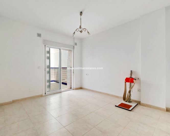 Image No.10-3 Bed Townhouse for sale